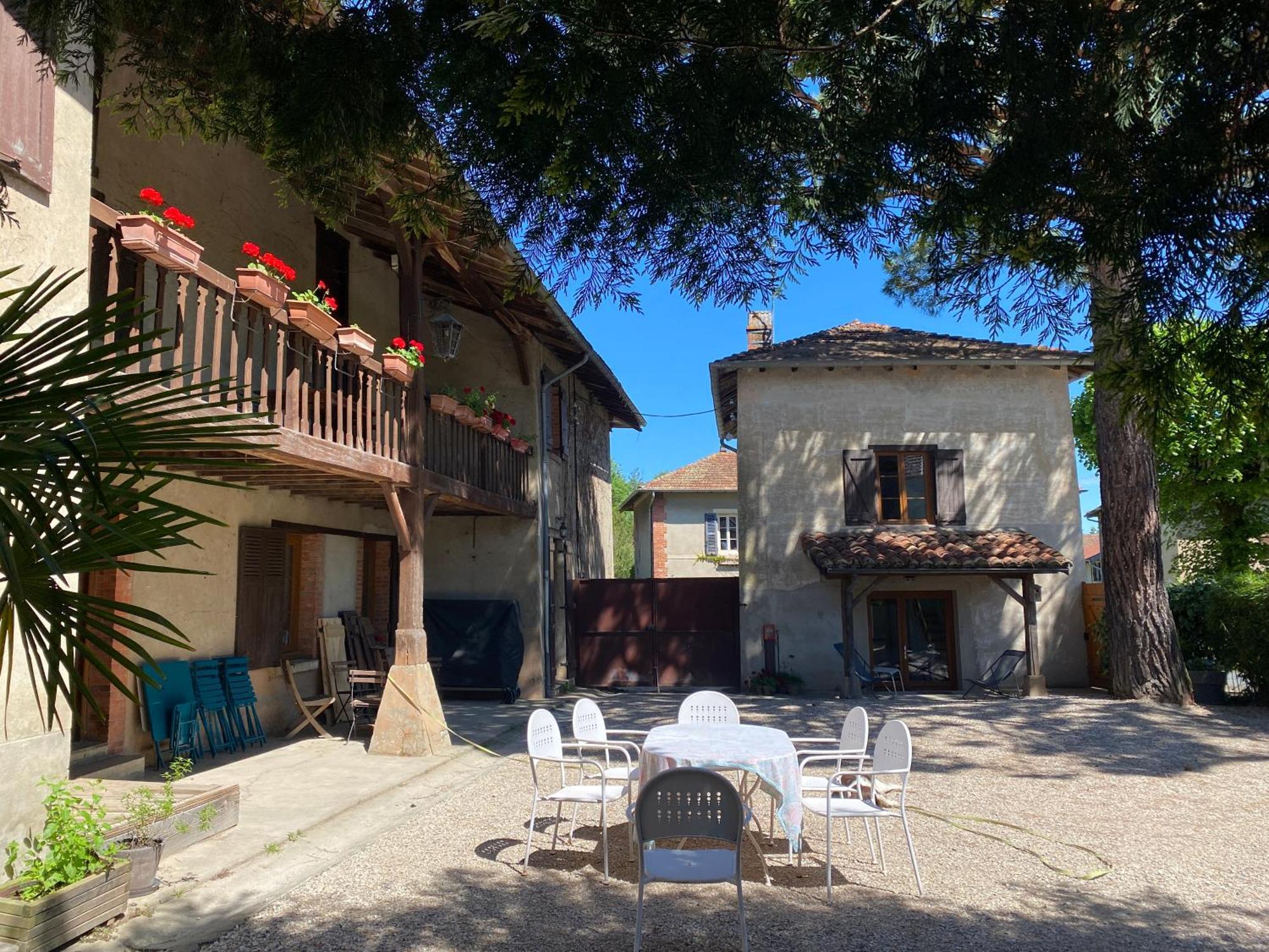 Maison De Charme, Maison Carree Joyeux